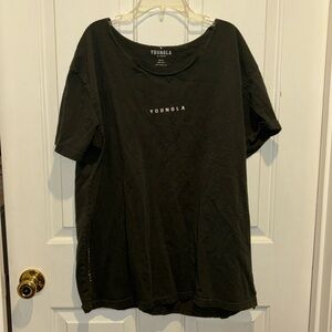 Youngla size medium workout short sleeve in grey